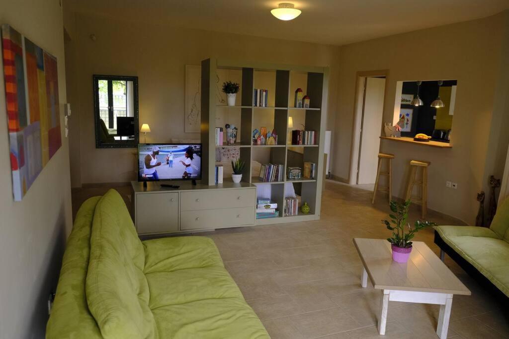 Apartment With Garden In Thessaloniki. エクステリア 写真
