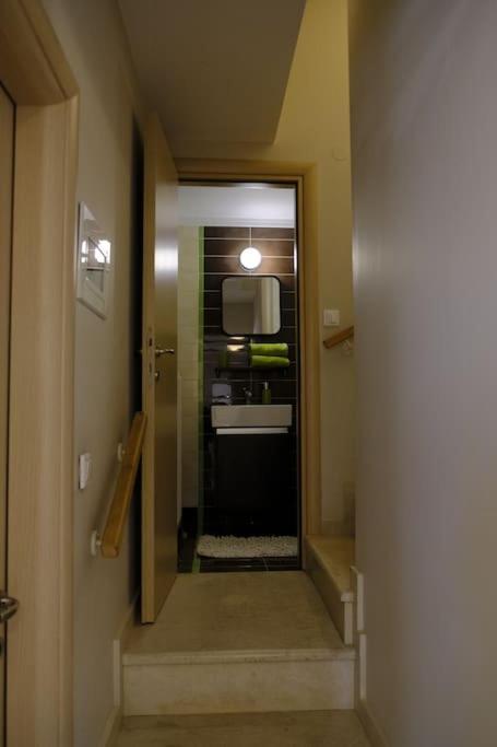 Apartment With Garden In Thessaloniki. エクステリア 写真
