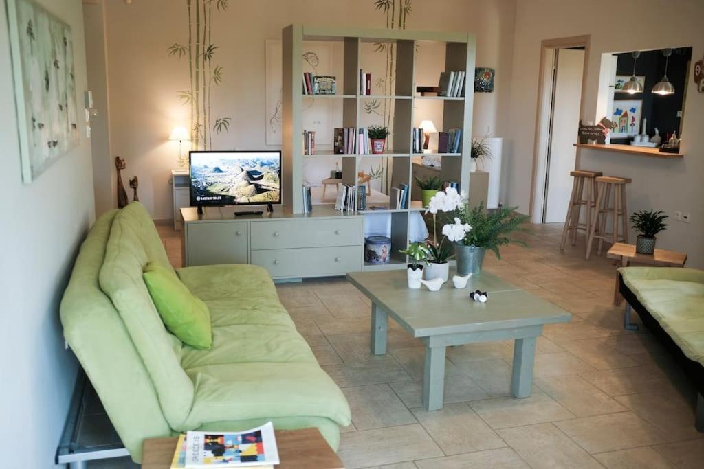 Apartment With Garden In Thessaloniki. エクステリア 写真