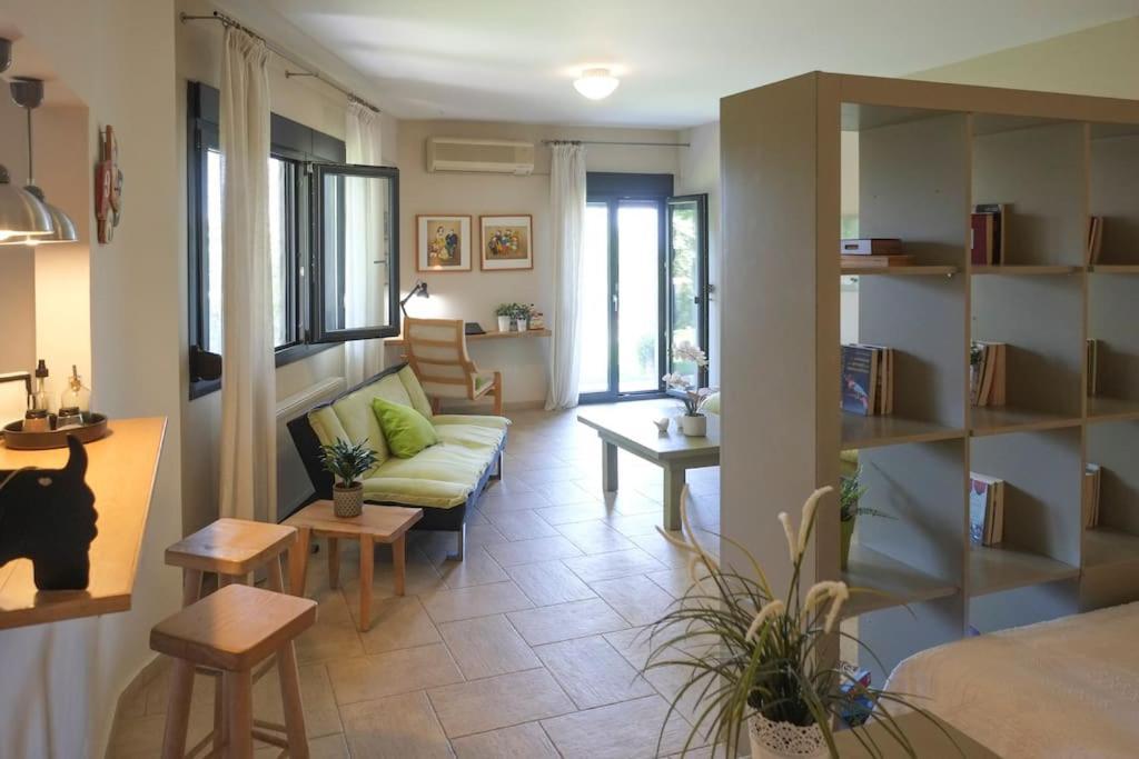 Apartment With Garden In Thessaloniki. エクステリア 写真