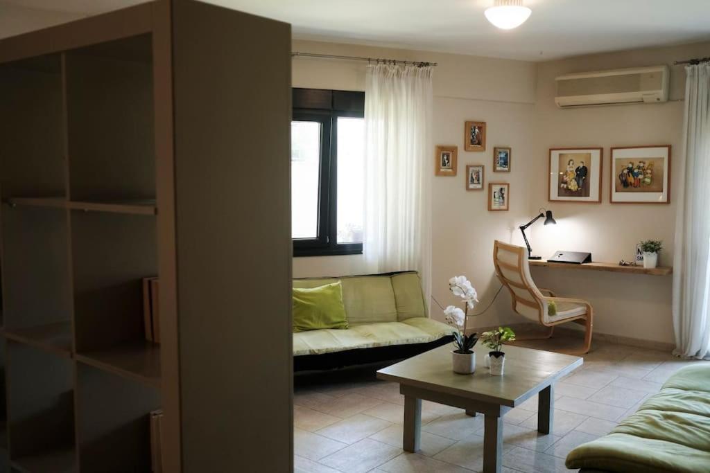 Apartment With Garden In Thessaloniki. エクステリア 写真